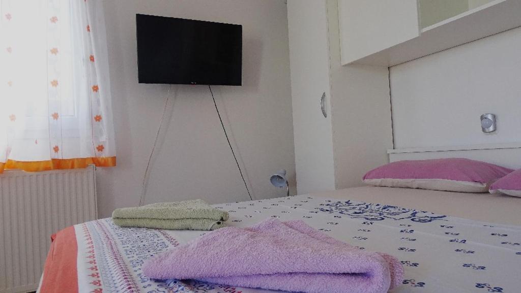 Studio Apartman I Mali Apartman 비르 외부 사진