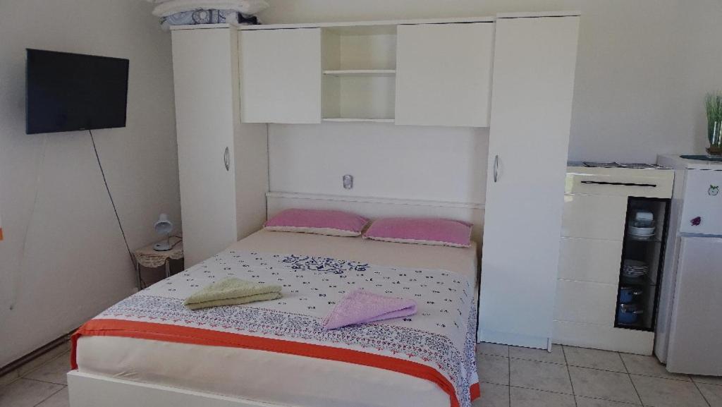 Studio Apartman I Mali Apartman 비르 외부 사진